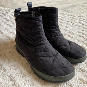 Bogs Women's Black Waterproof Snow Day Low Boots, Size 8